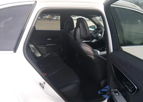 2024 Mercedes-Benz Glc 300 4Matic Suv z USA, uszkodzony, nr VIN W1NKM4HBXRF228570